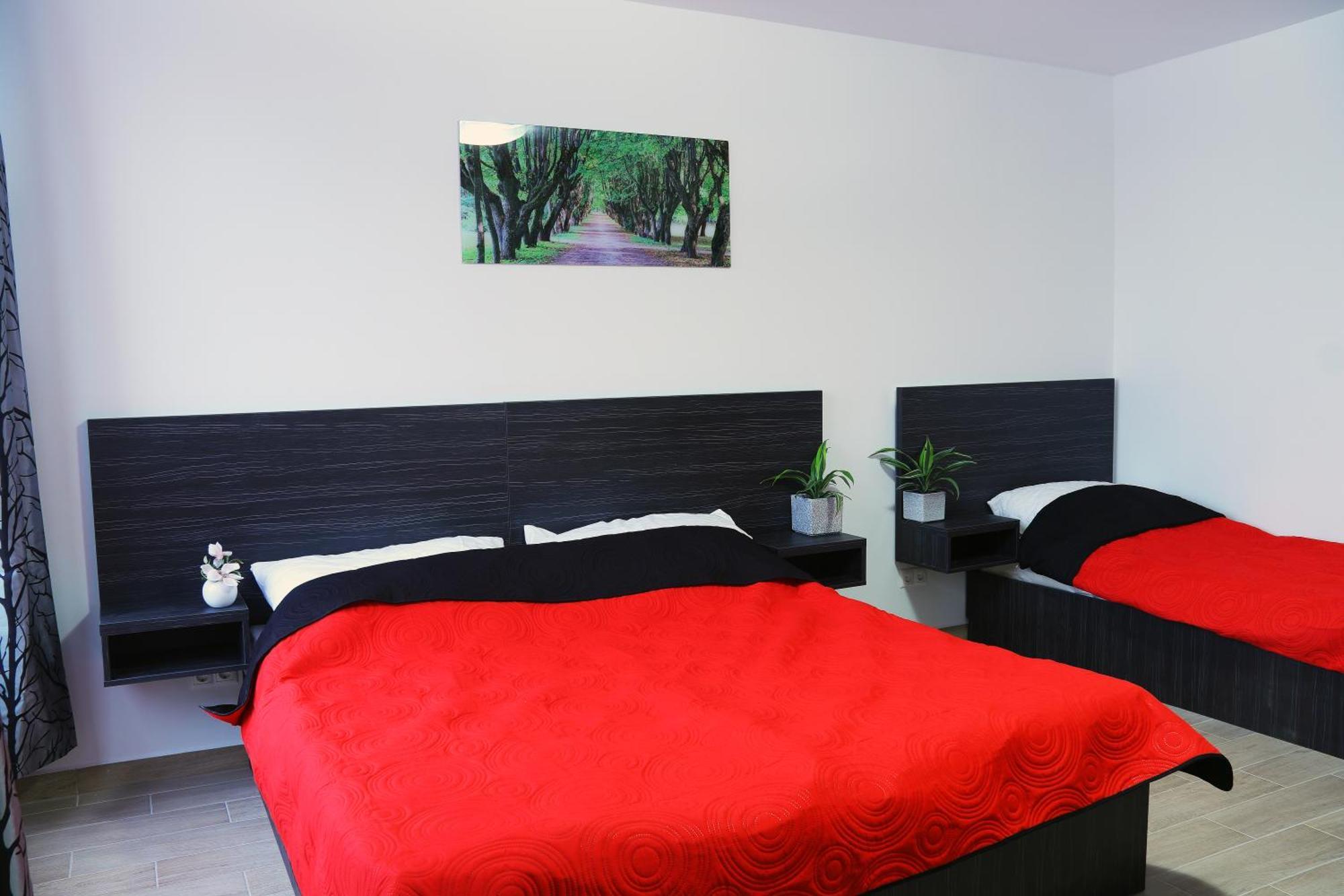 Top Hotel Vertesszolos Экстерьер фото