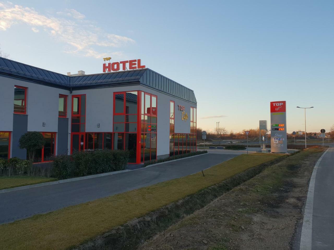 Top Hotel Vertesszolos Экстерьер фото