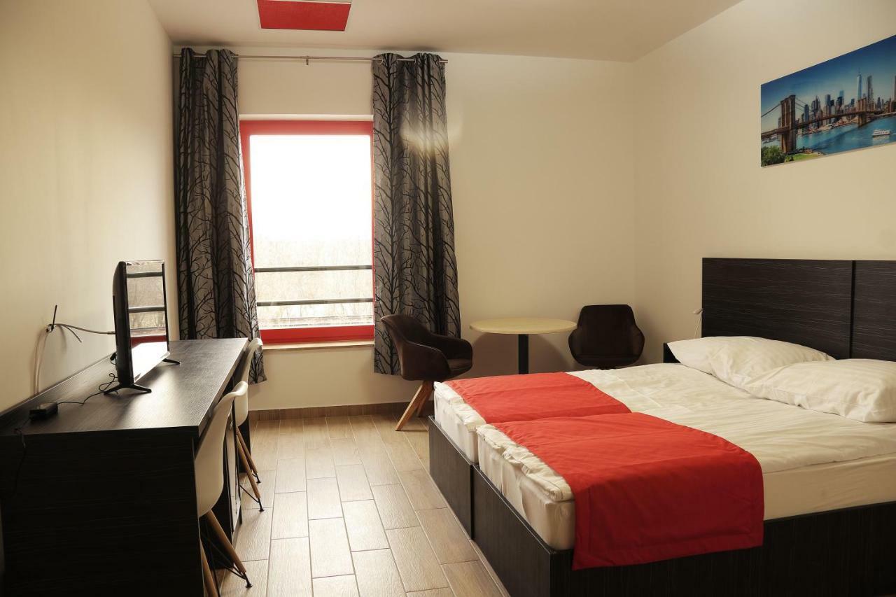 Top Hotel Vertesszolos Экстерьер фото