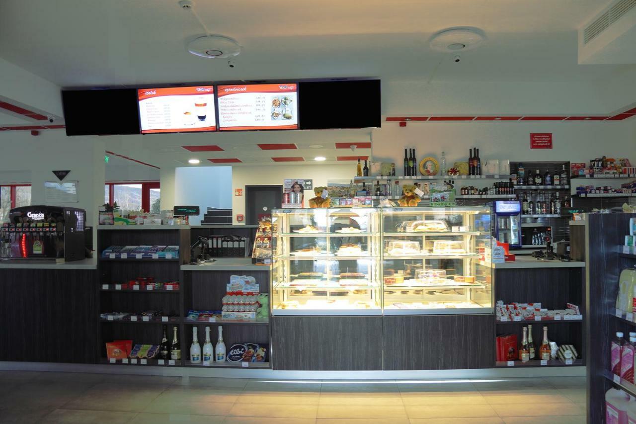 Top Hotel Vertesszolos Экстерьер фото